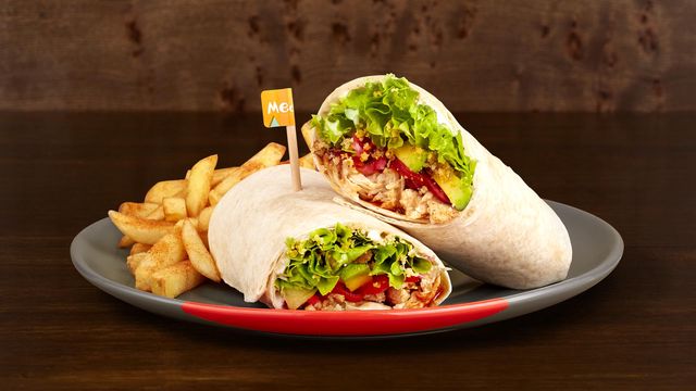 A medium Pulled Chicken & Avo Wrap with PERi-Salted Chips and Macho Peas