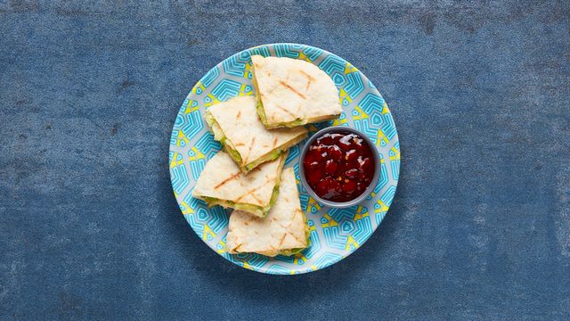 Cheesy Garlic Pitta and Red Chutney Dip